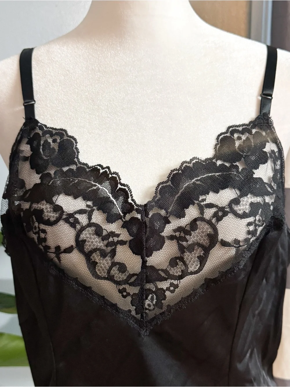 Vintage Vassarette Black Lace Camisole XL 44 Plus Size Lingerie Top - Picture 3 of 10